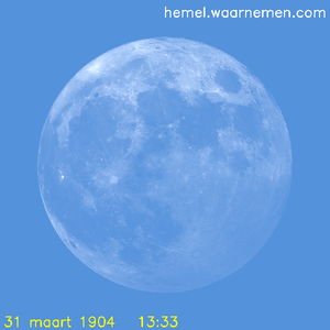 De Maan tijdens het maximum van de eclips