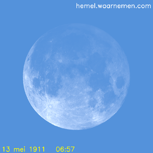 De Maan tijdens het maximum van de eclips