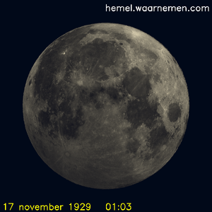 De Maan tijdens het maximum van de eclips