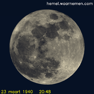 De Maan tijdens het maximum van de eclips