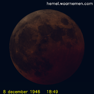 De Maan tijdens het maximum van de eclips