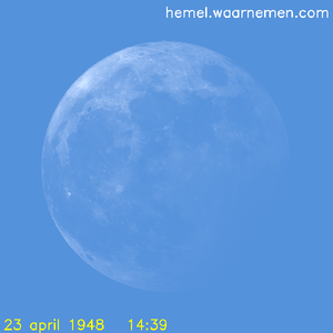 De Maan tijdens het maximum van de eclips