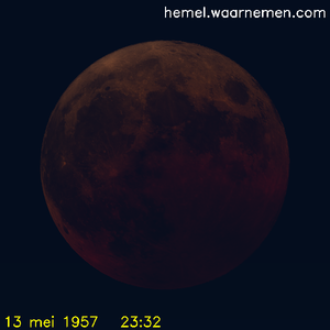 De Maan tijdens het maximum van de eclips