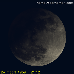 De Maan tijdens het maximum van de eclips