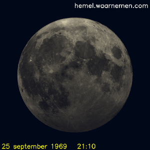 De Maan tijdens het maximum van de eclips