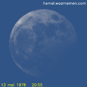 De Maan tijdens het maximum van de eclips