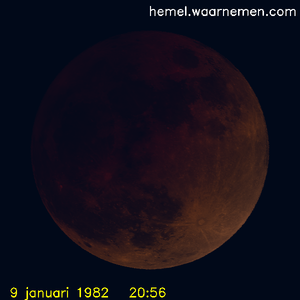 De Maan tijdens het maximum van de eclips