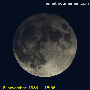 De Maan tijdens het maximum van de eclips