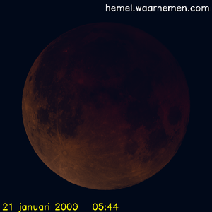 De Maan tijdens het maximum van de eclips