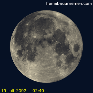 De Maan tijdens het maximum van de eclips