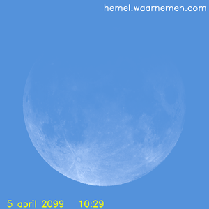 De Maan tijdens het maximum van de eclips